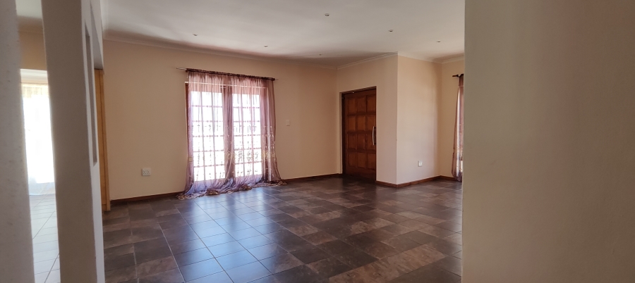 To Let 4 Bedroom Property for Rent in Newton Park Eastern Cape